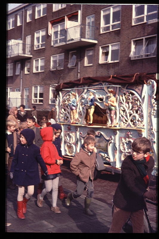08.Delft mrt 1970 Brigitte,Marion.JPG